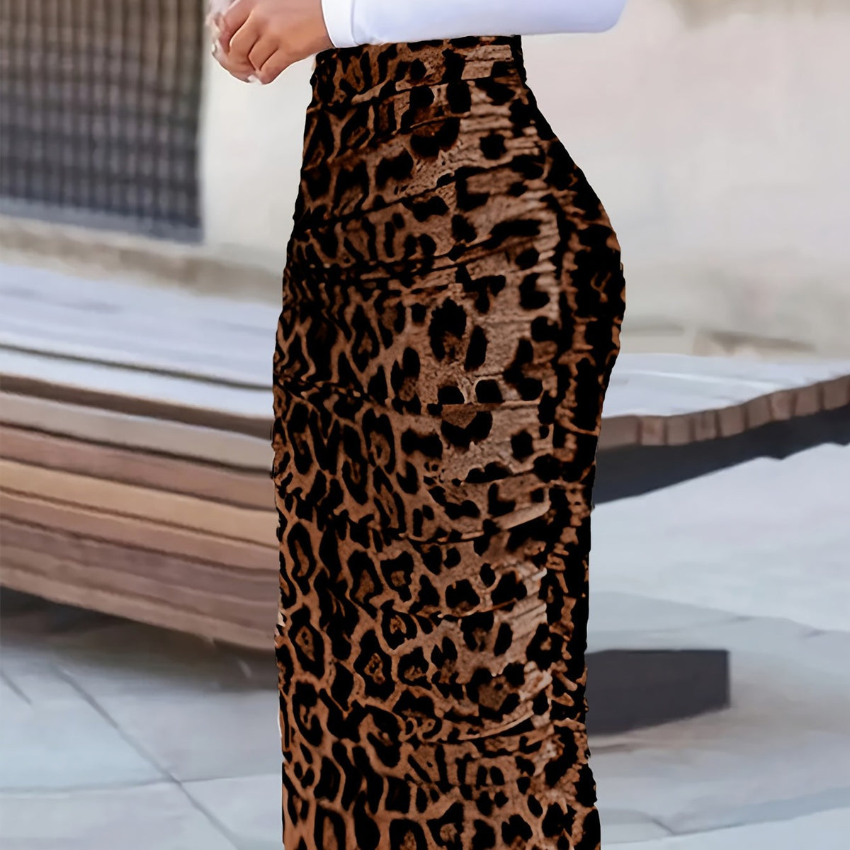 Western-Style Leopard Velvet High-Waist Ruched Skirt