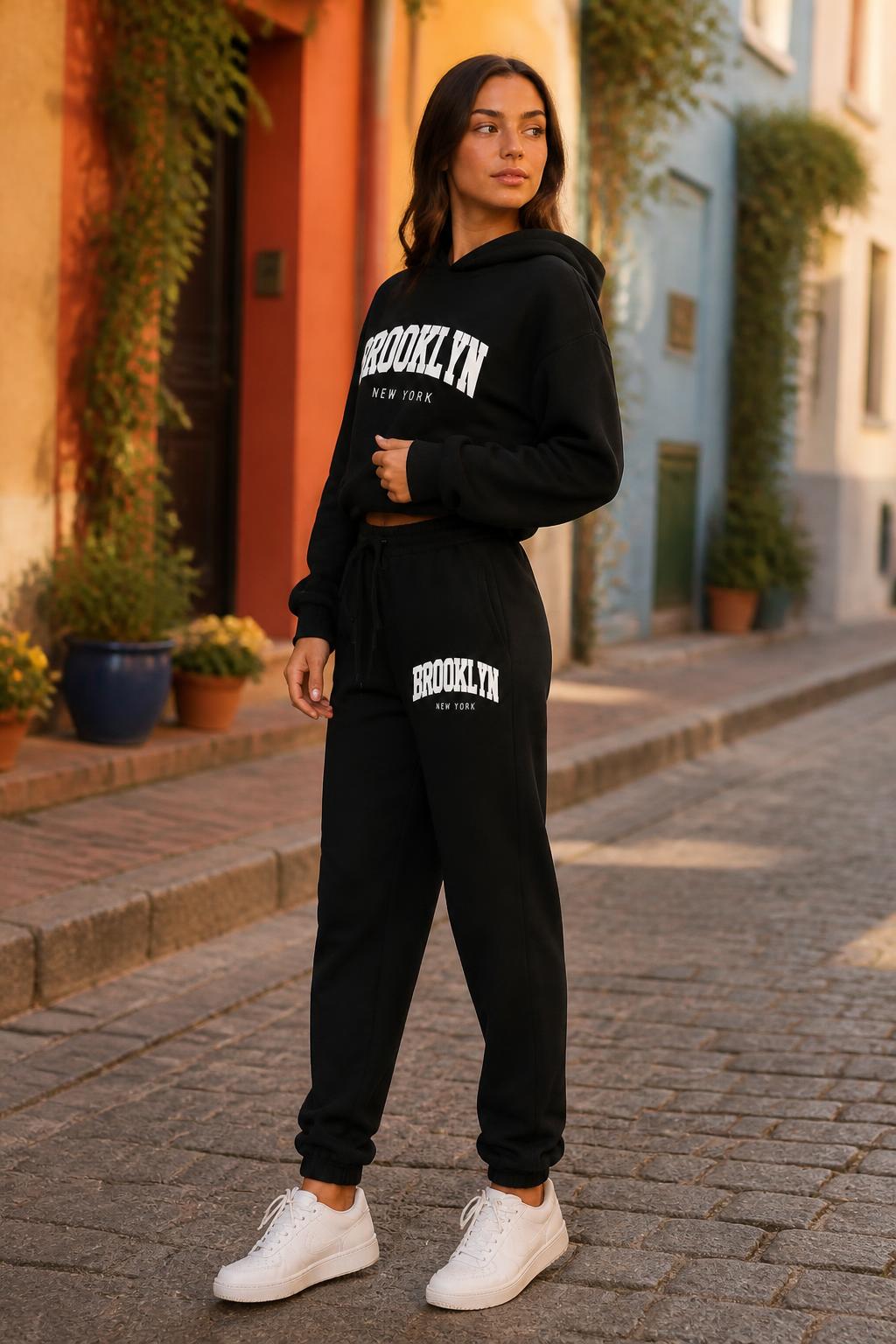 Amelia | Jogger Set Women, Hooded Sweatshirt with 'Brooklyn' Print